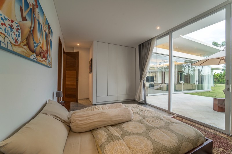 Freehold - Timeless Tropical Villa with Sophisticated Charm in Umalas