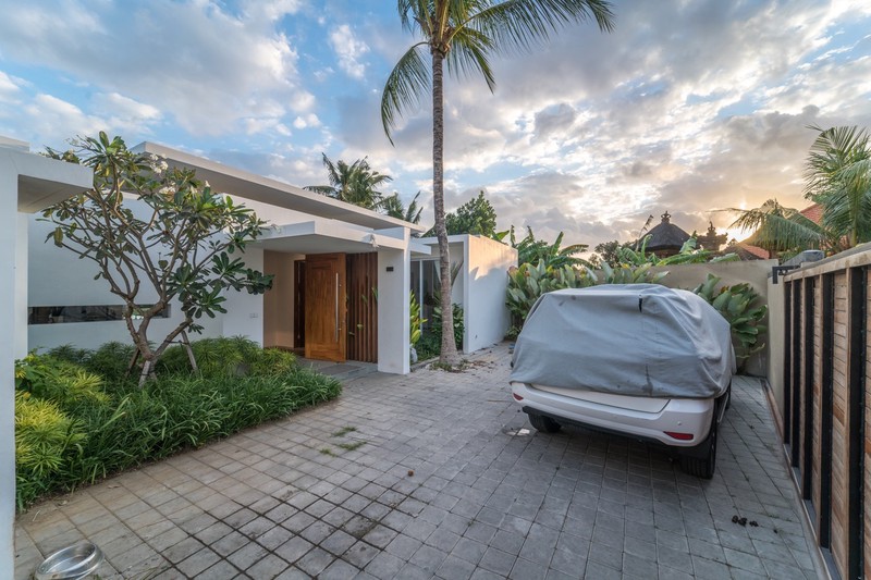Freehold - Timeless Tropical Villa with Sophisticated Charm in Umalas