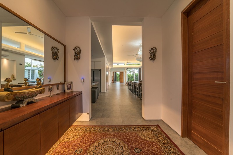 Freehold - Timeless Tropical Villa with Sophisticated Charm in Umalas