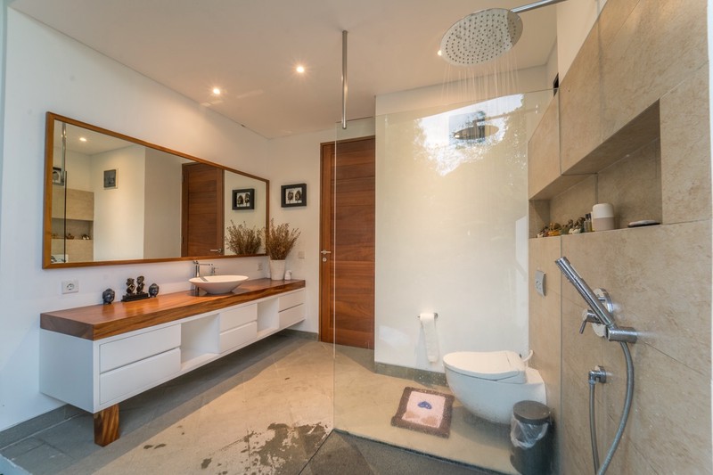 Freehold - Timeless Tropical Villa with Sophisticated Charm in Umalas