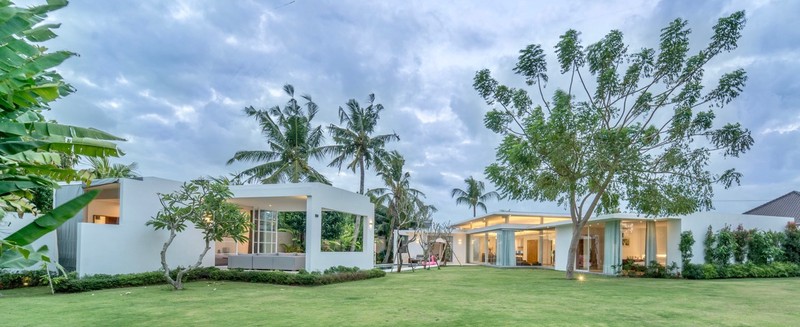 Freehold - Timeless Tropical Villa with Sophisticated Charm in Umalas