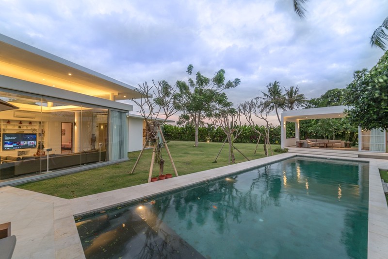 Freehold - Timeless Tropical Villa with Sophisticated Charm in Umalas