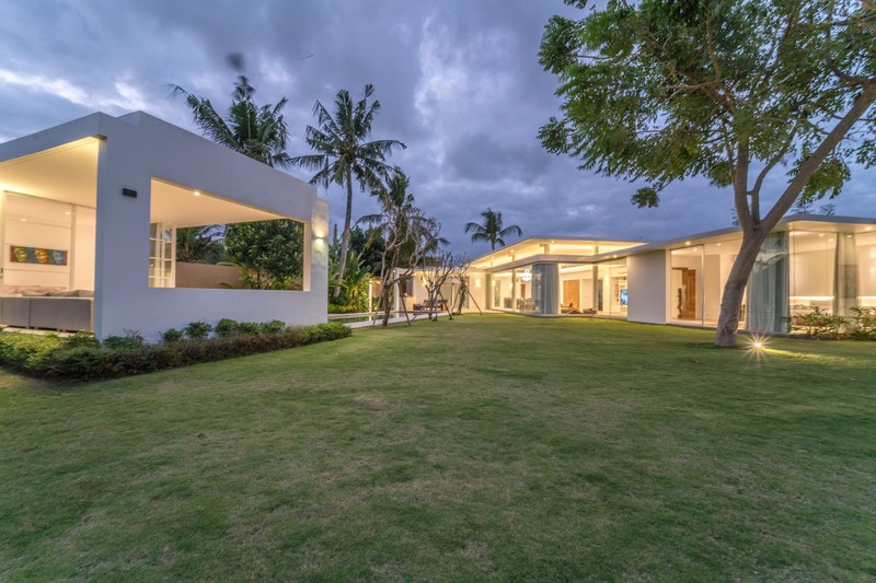 Freehold - Timeless Tropical Villa with Sophisticated Charm in Umalas