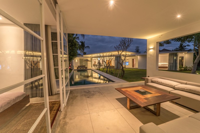 Freehold - Timeless Tropical Villa with Sophisticated Charm in Umalas