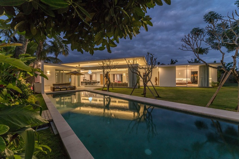 Freehold - Timeless Tropical Villa with Sophisticated Charm in Umalas