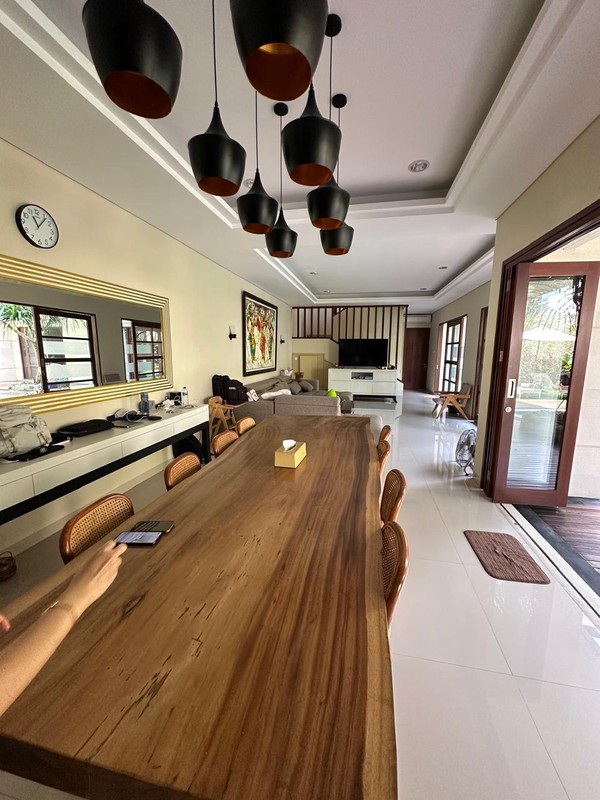 Freehold - Elegant 4-Bedroom Villa with Large Pool in Prime Bumbak Location