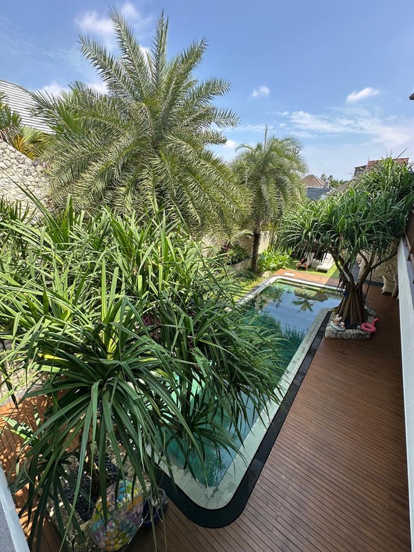 Freehold - Elegant 4-Bedroom Villa with Large Pool in Prime Bumbak Location