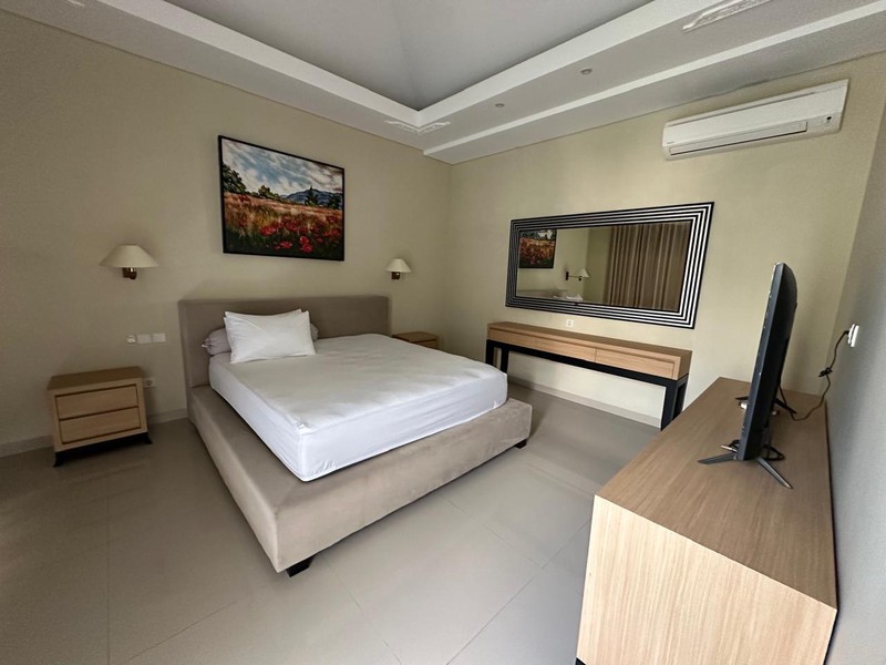 Freehold - Elegant 4-Bedroom Villa with Large Pool in Prime Bumbak Location
