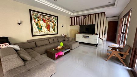 Freehold - Elegant 4-Bedroom Villa with Large Pool in Prime Bumbak Location