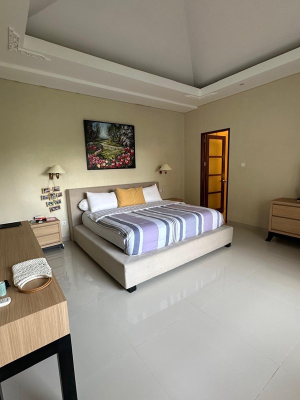 Freehold - Elegant 4-Bedroom Villa with Large Pool in Prime Bumbak Location