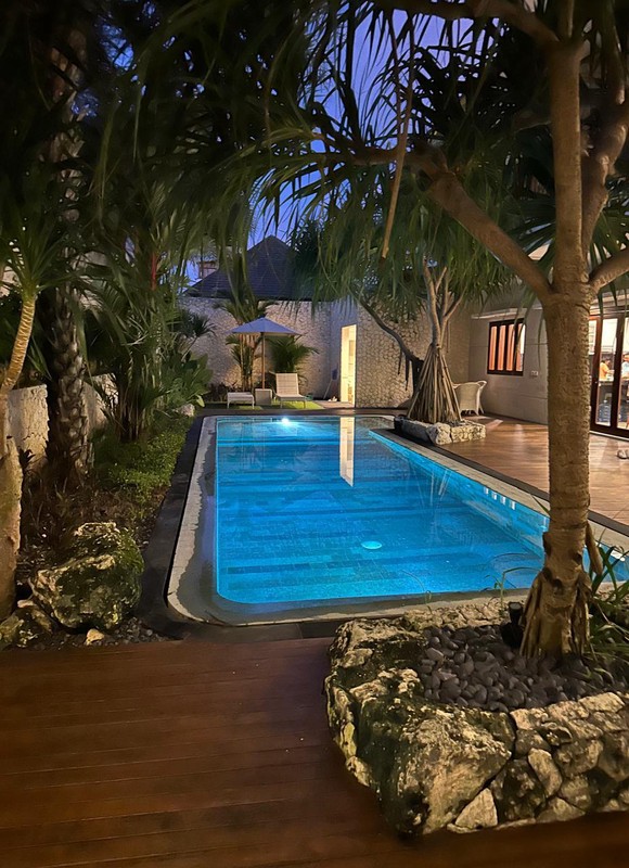 Freehold - Elegant 4-Bedroom Villa with Large Pool in Prime Bumbak Location