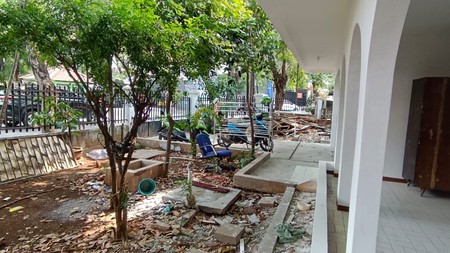 Rumah hook std 1 lantai dgn pekarangan yang luas 