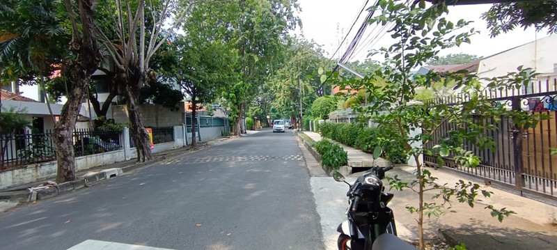 Rumah hook std 1 lantai dgn pekarangan yang luas 