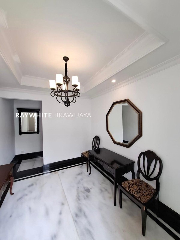 Rumah Mewah Lingkungan Tenang Area Kebayoran baru