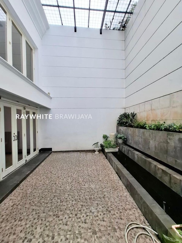 Rumah Mewah Lingkungan Tenang Area Kebayoran baru