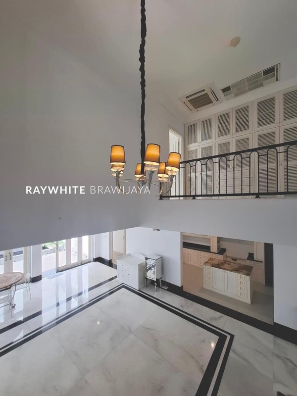 Rumah Mewah Lingkungan Tenang Area Kebayoran baru