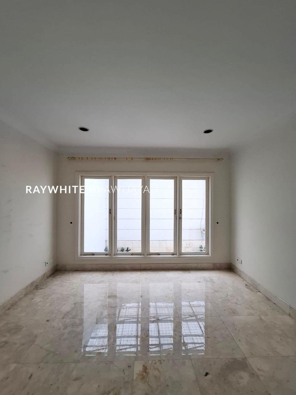 Rumah Mewah Lingkungan Tenang Area Kebayoran baru