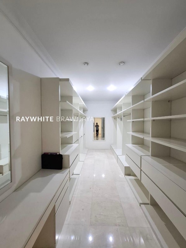 Rumah Mewah Lingkungan Tenang Area Kebayoran baru