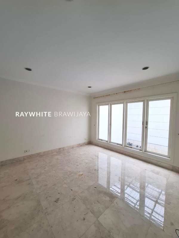Rumah Mewah Lingkungan Tenang Area Kebayoran baru