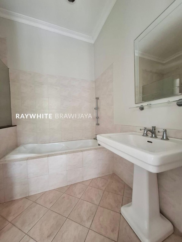 Rumah Mewah Lingkungan Tenang Area Kebayoran baru