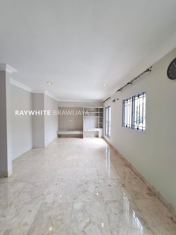 Rumah Mewah Lingkungan Tenang Area Kebayoran baru