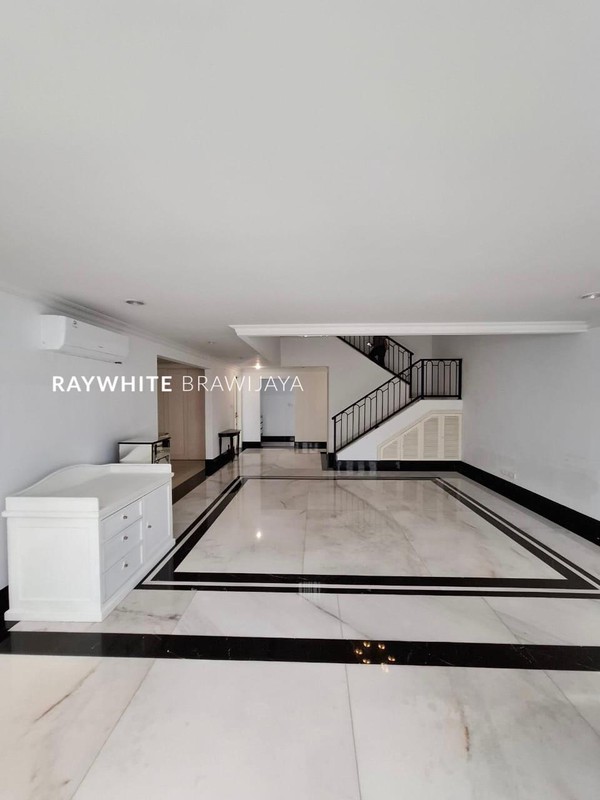 Rumah Mewah Lingkungan Tenang Area Kebayoran baru