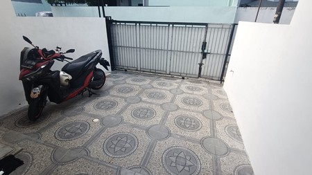 Rumah Bagus dan Rapi 2 lantai di Kalibaru JKT-Pst
