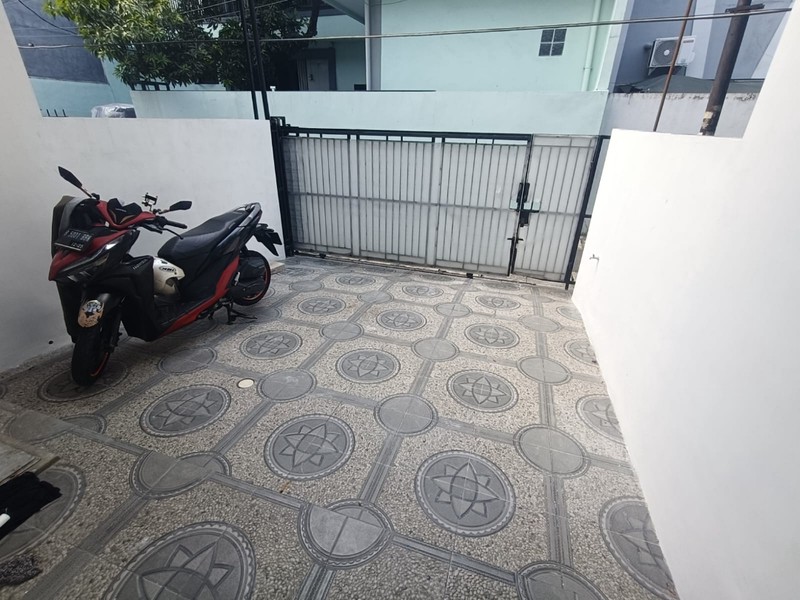 Rumah Bagus dan Rapi 2 lantai di Kalibaru JKT-Pst