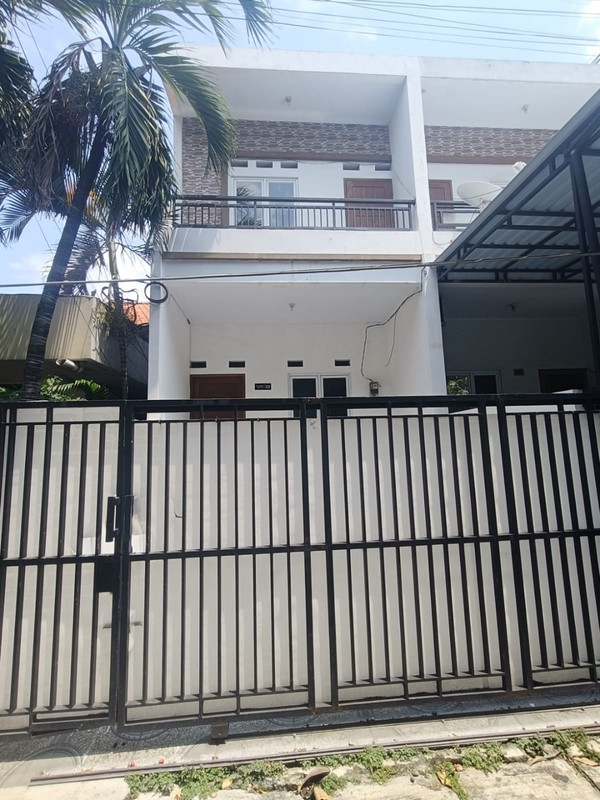 Rumah Bagus dan Rapi 2 lantai di Kalibaru JKT-Pst