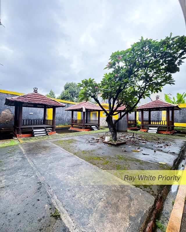 BUILDING IN PRIME LOCATION IN Jl. TOLE ISKANDAR DEPOK, JAWA BARAT