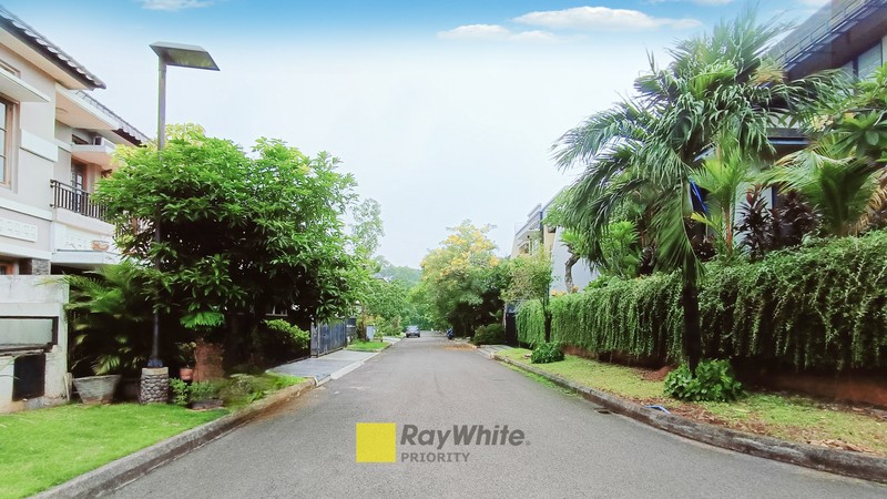Rumah Mewah Minimalis Modern dengan Rooftop Estetik di Cluster Menteng Bintaro Jaya