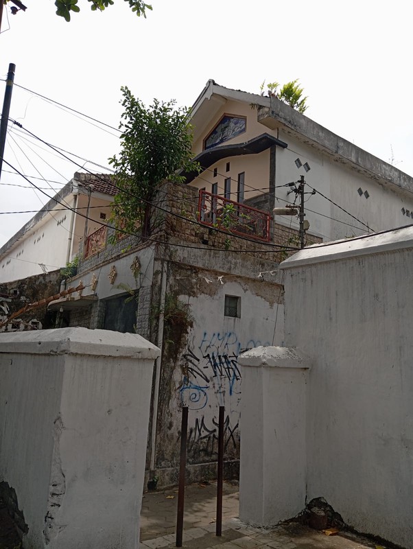 Tanah Bonus Rumah Lama Lokasi Dekat Pasar Ngasem, Kraton