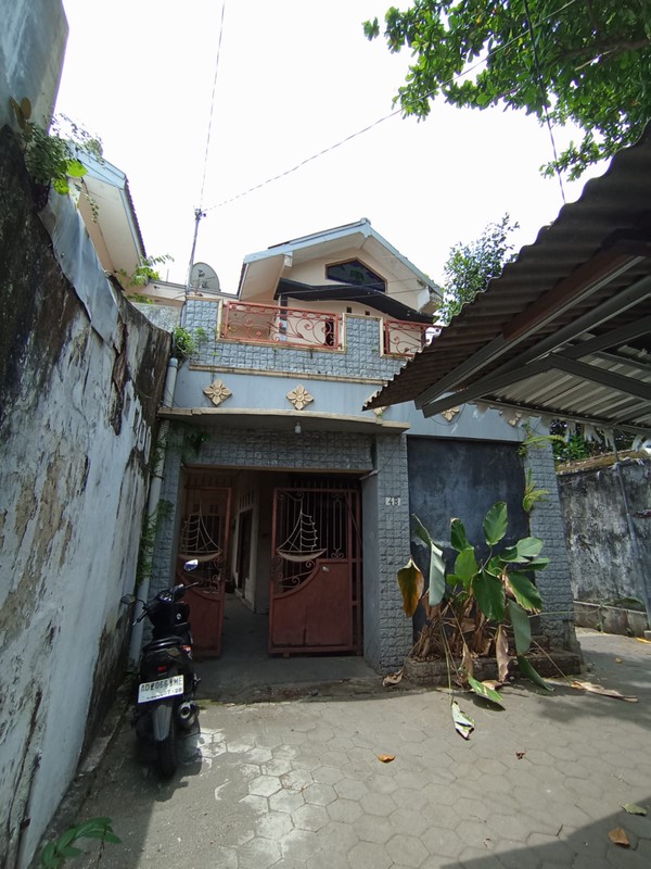 Tanah Bonus Rumah Lama Lokasi Dekat Pasar Ngasem, Kraton