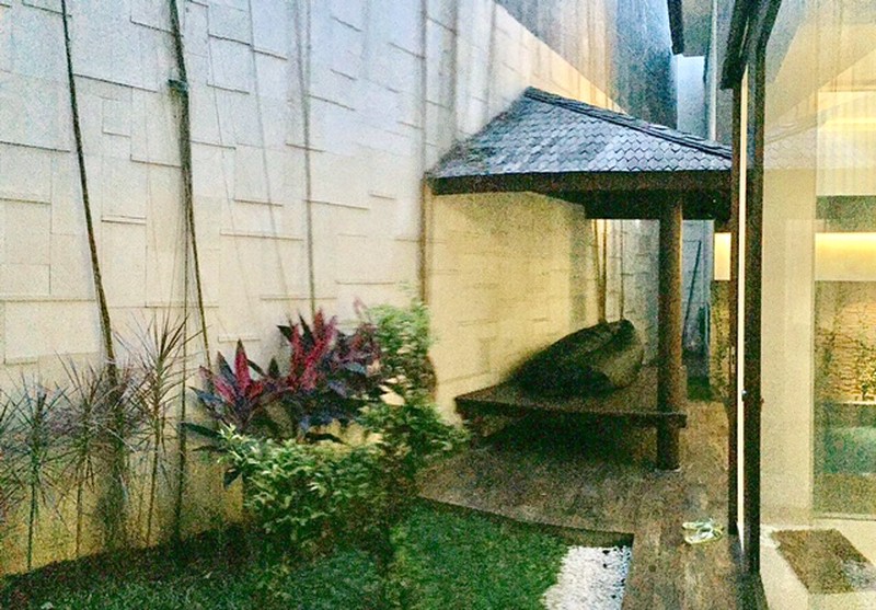 RUMAH MINIMALIS DAN NYAMAN DENGAN SWIMMING POOL DI PURI BINTARO