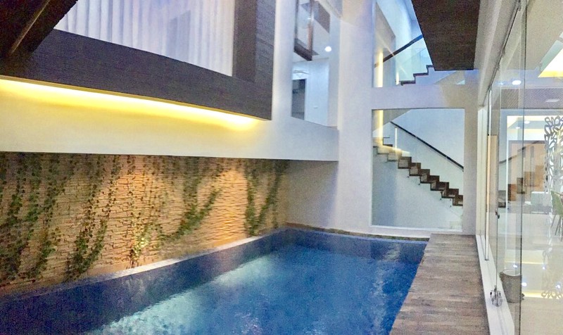 RUMAH MINIMALIS DAN NYAMAN DENGAN SWIMMING POOL DI PURI BINTARO