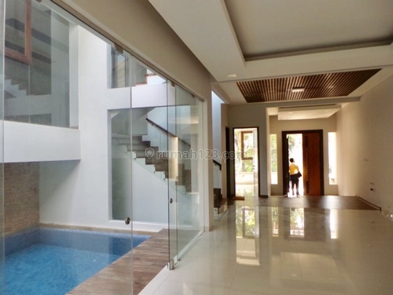 RUMAH MINIMALIS DAN NYAMAN DENGAN SWIMMING POOL DI PURI BINTARO