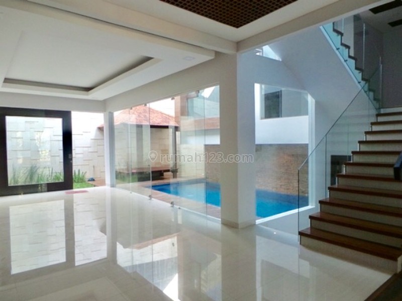 RUMAH MINIMALIS DAN NYAMAN DENGAN SWIMMING POOL DI PURI BINTARO