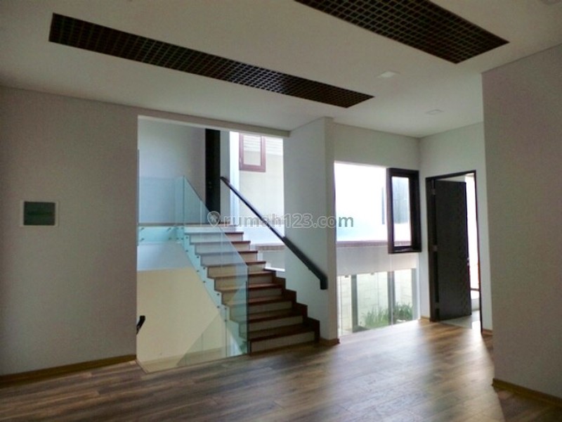 RUMAH MINIMALIS DAN NYAMAN DENGAN SWIMMING POOL DI PURI BINTARO