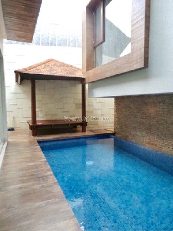 RUMAH MINIMALIS DAN NYAMAN DENGAN SWIMMING POOL DI PURI BINTARO
