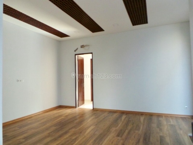 RUMAH MINIMALIS DAN NYAMAN DENGAN SWIMMING POOL DI PURI BINTARO