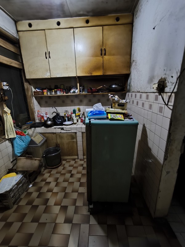 Rumah tua perlu renovasi total, hitung tanah aja lokasi strategis jarang ada luas tanah 160m&#xb2;