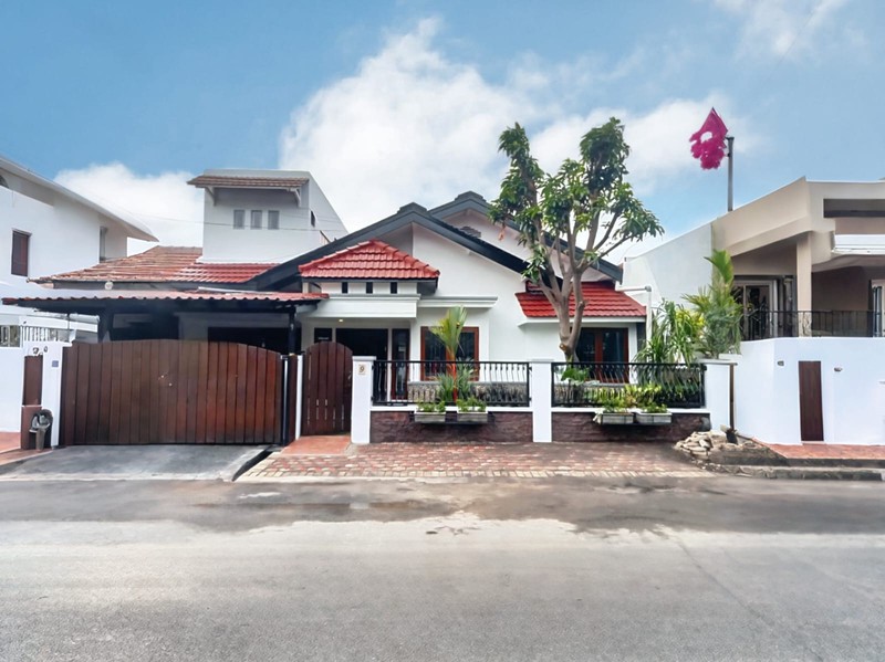 Dijual Rumah Mewah Siap Huni di Perumahan Pondok Nirwana MERR - Kedung Baruk, Rungkut, Surabaya.