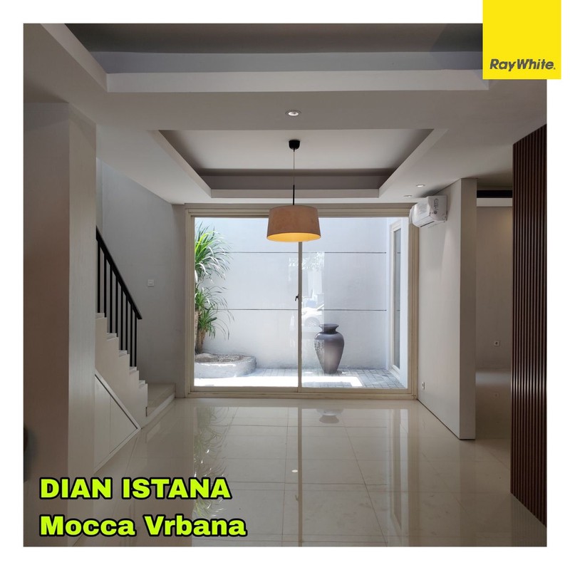 Dijual Rumah di Dian Istana Surabaya Barat