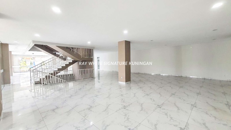 Gedung Baru Renovasi di Cipinang Indah I - Cocok untuk Kantor atau Usaha