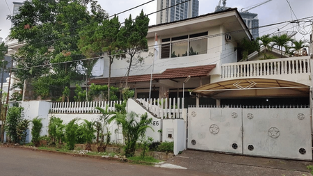 Rumah mewah dilokasi strategis Simprug area