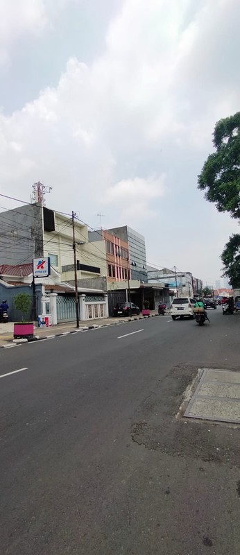 Rumah hitung tanah dibwah NJOP Jatinegara Barat tembus bisa 2 muka utara selatanaaA
