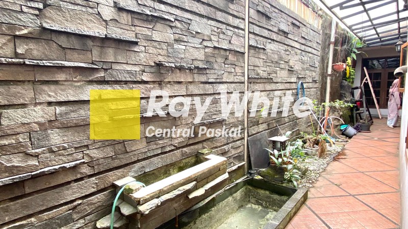 Rumah Megah di Sayap Dago Kota Bandung