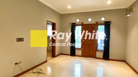 Rumah Megah di Sayap Dago Kota Bandung