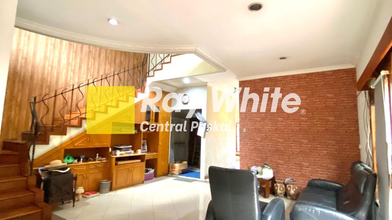 Rumah Megah di Sayap Dago Kota Bandung