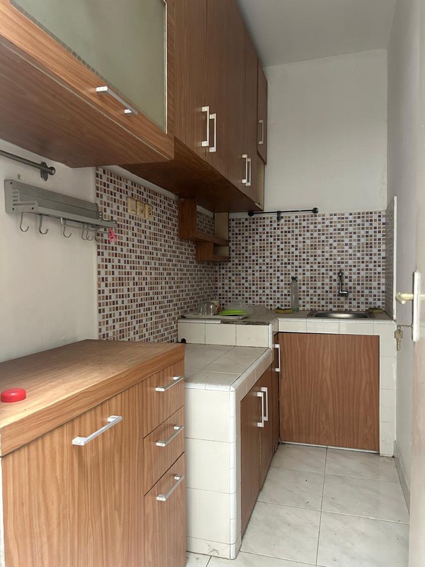 Rumah Siap Huni dengan KT 5+1 KM 3+1 Sertifikiat SHM di Bintaro Sektor 3